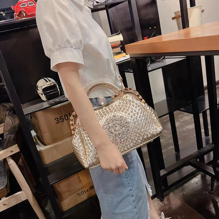 Borsa a tracolla di alta qualità da donna estate 2024 nuova borsa a tracolla di nicchia con texture esplosiva borsa di grande capacità tempestata di diamanti