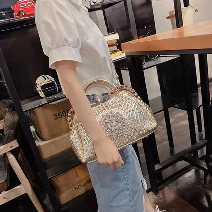 Borsa a tracolla di alta qualità da donna estate 2024 nuova borsa a tracolla di nicchia con texture esplosiva borsa di grande capacità tempestata di diamanti