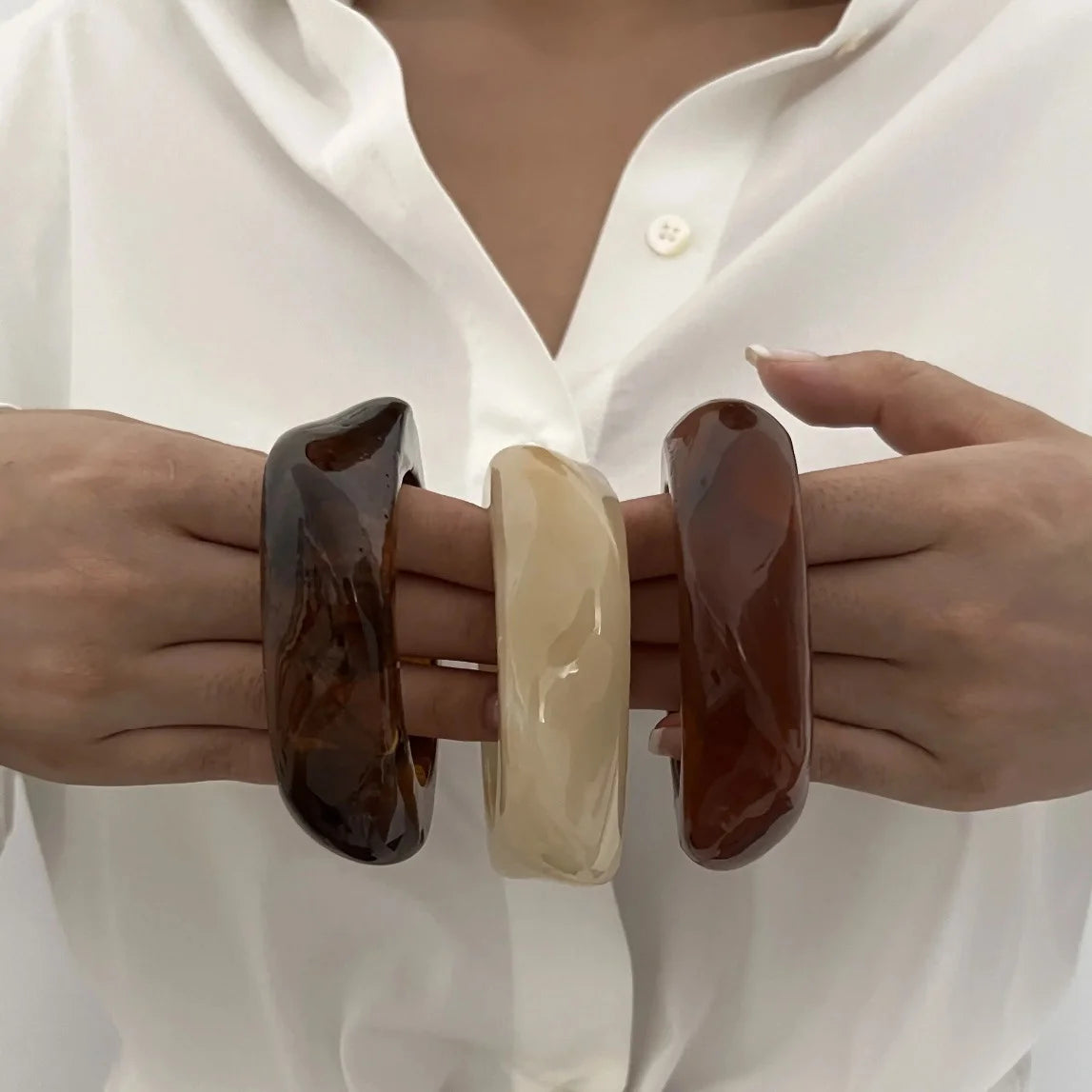 Braccialetti irregolari geometrici grandi acrilici vintage per le donne Braccialetti larghi in resina alla moda Braccialetti 2025 Gioielli di moda