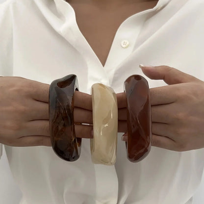 Braccialetti irregolari geometrici grandi acrilici vintage per le donne Braccialetti larghi in resina alla moda Braccialetti 2025 Gioielli di moda