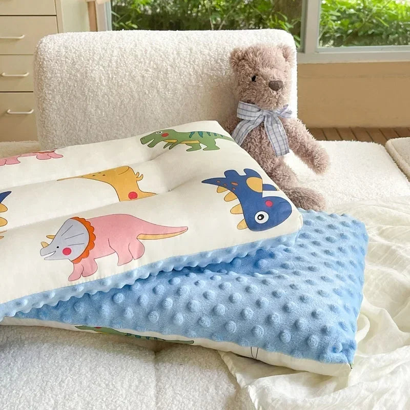 Morbido cuscino per bambini Comodo cuscino per neonato in velluto Poggiatesta per il sonno del bambino Cuscino per bambini traspirante Amore della mamma