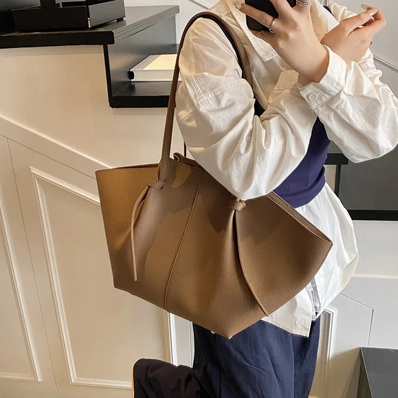 Estate nuova borsa tote di grande capacità moda alla moda modello litchi tinta unita trama semplice borsa monospalla sotto le ascelle