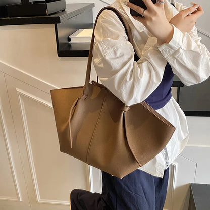 Estate nuova borsa tote di grande capacità moda alla moda modello litchi tinta unita trama semplice borsa monospalla sotto le ascelle