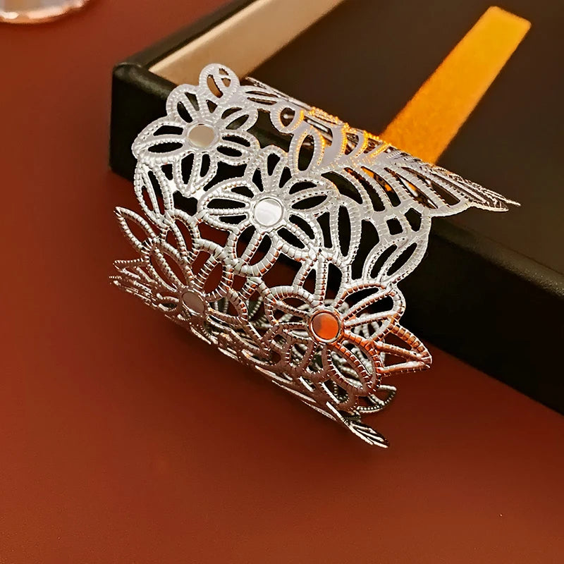 Bracciale in lega geometrica multistrato con anello in metallo per donna Accessori per gioielli da festa di lusso con anello da braccio stile esagerato e fresco