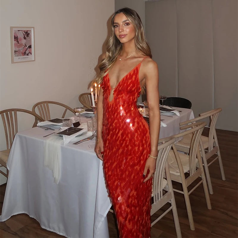 Abito lungo da sera scavato Abito da donna sexy con spalline ritagliate Abito da festa 2025 Abiti femminili invernali Abito aderente aderente nero