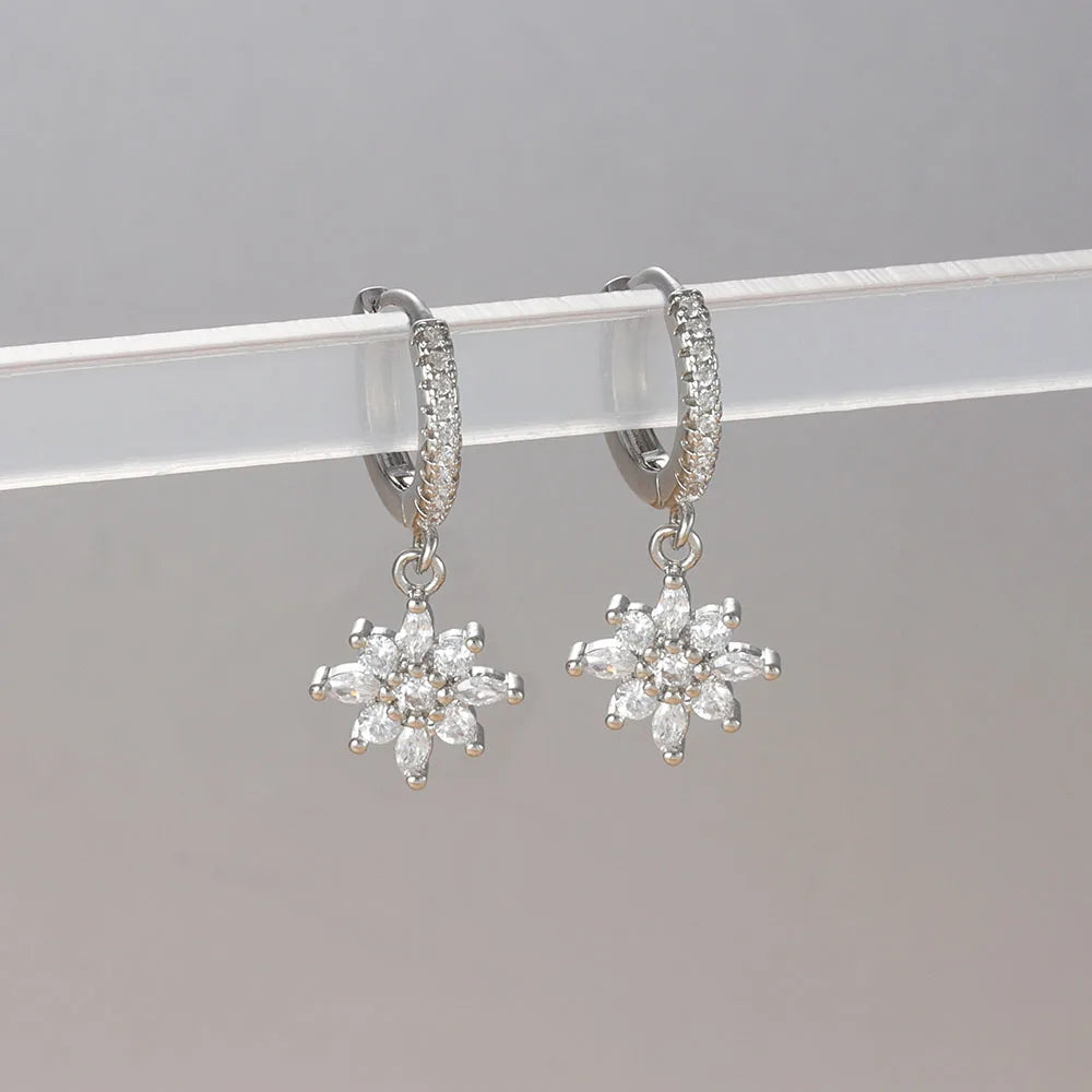 Orecchini pendenti a forma di stella in acciaio inossidabile di lusso per le donne Zirconi scintillanti Orecchini geometrici per piercing all'orecchio Gioielli di moda aretes