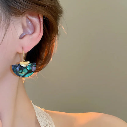 Orecchini Pendenti a Goccia con Conchiglia di Abalone per Donne, Orecchini Pendenti in Resina Colorata Effetto Sfumato, Gioielli per Orecchie a Semicerchio Eleganti K