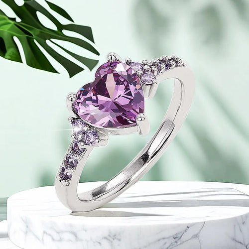 Huitan Anelli con zirconi a forma di cuore viola per le donne Accessori unici per fidanzamento di nozze Fancy Lady Gift Gioielli romantici alla moda