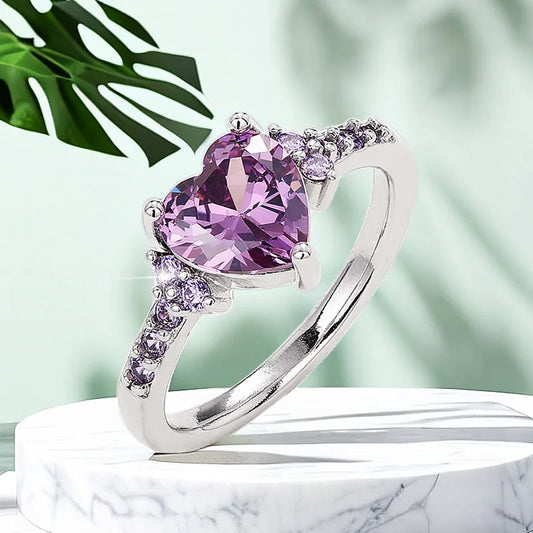 Huitan Anelli con zirconi a forma di cuore viola per le donne Accessori unici per fidanzamento di nozze Fancy Lady Gift Gioielli romantici alla moda