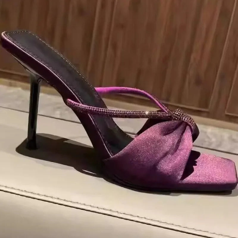 Pantofole da festa con tacco fine Estate Nuova testa quadrata in flanella di cristallo con cinturino fine Tacchi alti antiscivolo resistenti all'usura