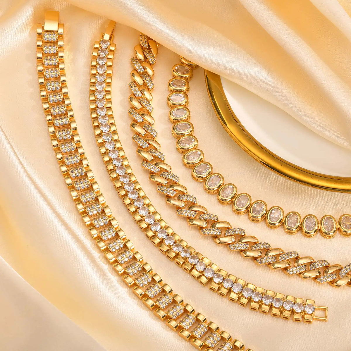 Bracciale a catena con graffetta Cinturino per orologio con zirconi placcati in oro 14 carati Collegamento grosso Gioielli impilabili regolabili per regalo per ragazza da donna