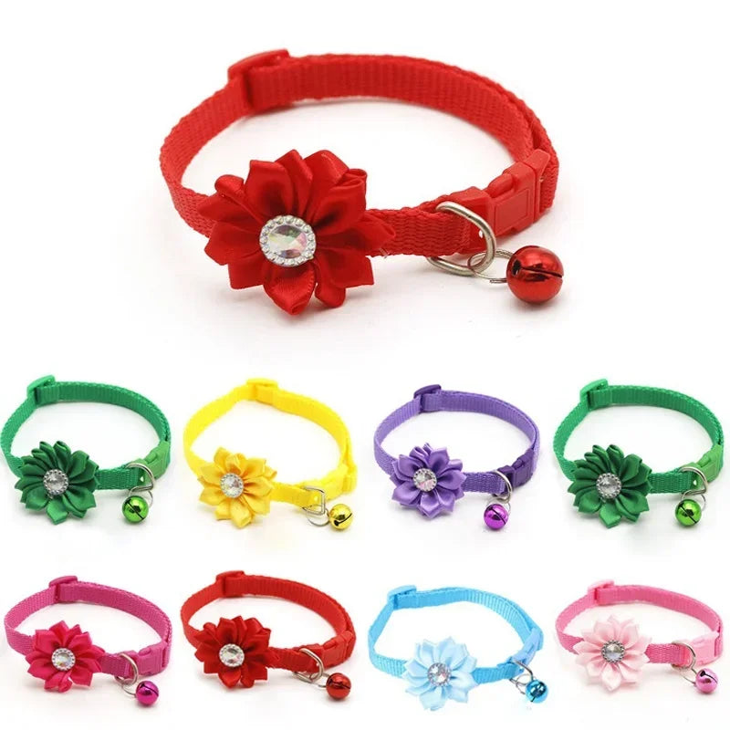 Collare carino colorato per cani e gatti collare regolabile con campana di fiori con collare a campana forniture per animali domestici 7 colori sono disponibili