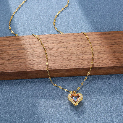 Collana con ciondolo a forma di cuore in cristallo colorato di lusso superiore per le donne Gioielli alla moda in acciaio inossidabile 316L Catena da collo da sposa femminile