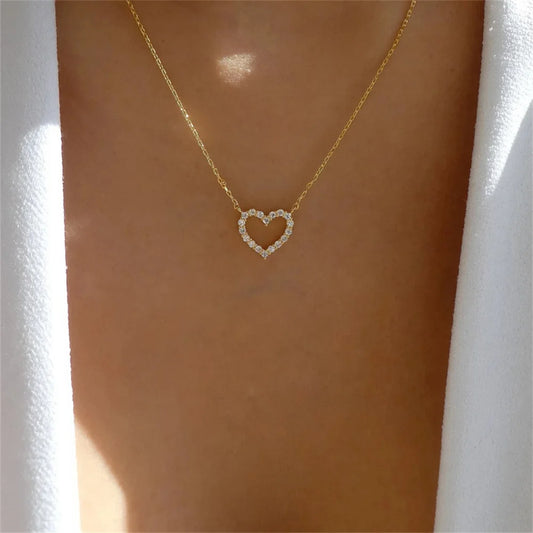 Collana con ciondolo amore cavo in cristallo Kpop Collana semplice con zirconi romantici per accessori di gioielli alla moda da donna