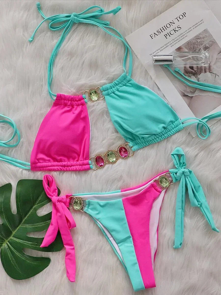 2026 Bikini da donna a due pezzi con scollo all'americana e inserti di diamanti, modello intagliato, costume da bagno da spiaggia