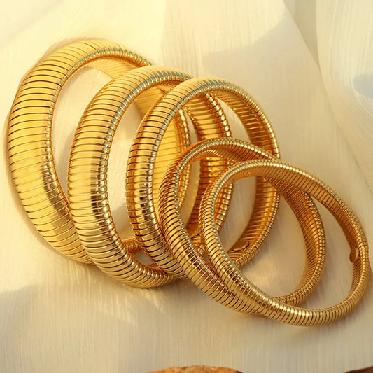 Bracciale in metallo spesso con elasticità retrò impermeabile in acciaio inossidabile placcato oro 18 carati tendenza moda gioielli unisex uomo donna