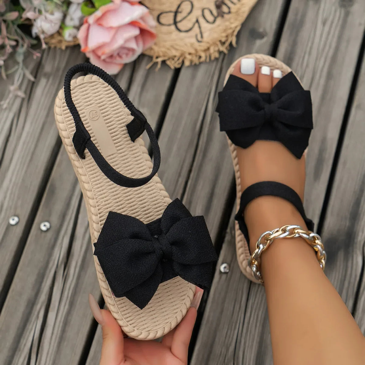 Sandali da donna 2024 nuovi sandali leggeri estivi moda spiaggia pantofole Casual papillon da esterno scarpe basse diapositive da casa donna