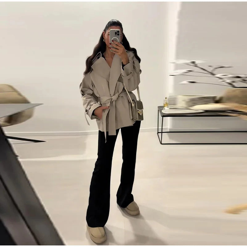Trench Coat Corto da Donna con Cintura, Collo a Risvolto, Maniche Lunghe, Oversize, Antivento, Primavera-Autunno 2026