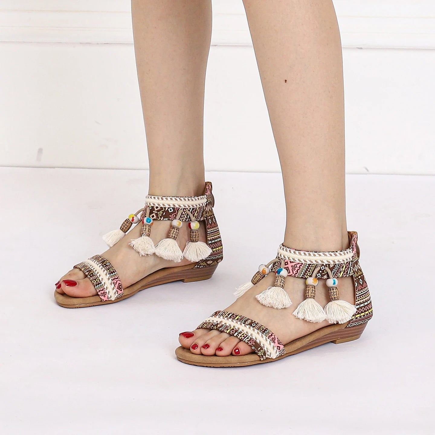 Neue Damen-Sommersandalen im römischen Bohème-Stil mit flachem Absatz, weicher Sohle, bequem und rutschfest für Urlaub und Tourismus