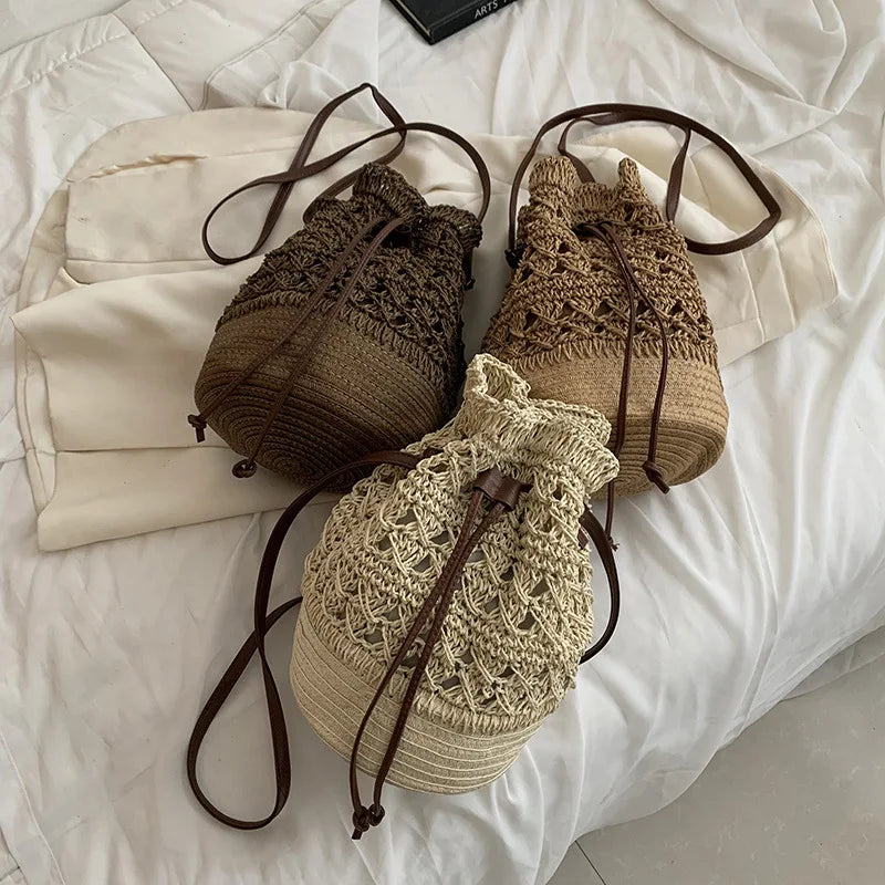 Borsa a tracolla da spiaggia in paglia estiva da donna fatta a mano borsa a tracolla con coulisse cava intrecciata borsa da viaggio con Design femminile di moda lavorata a maglia