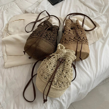 Borsa a tracolla da spiaggia in paglia estiva da donna fatta a mano borsa a tracolla con coulisse cava intrecciata borsa da viaggio con Design femminile di moda lavorata a maglia