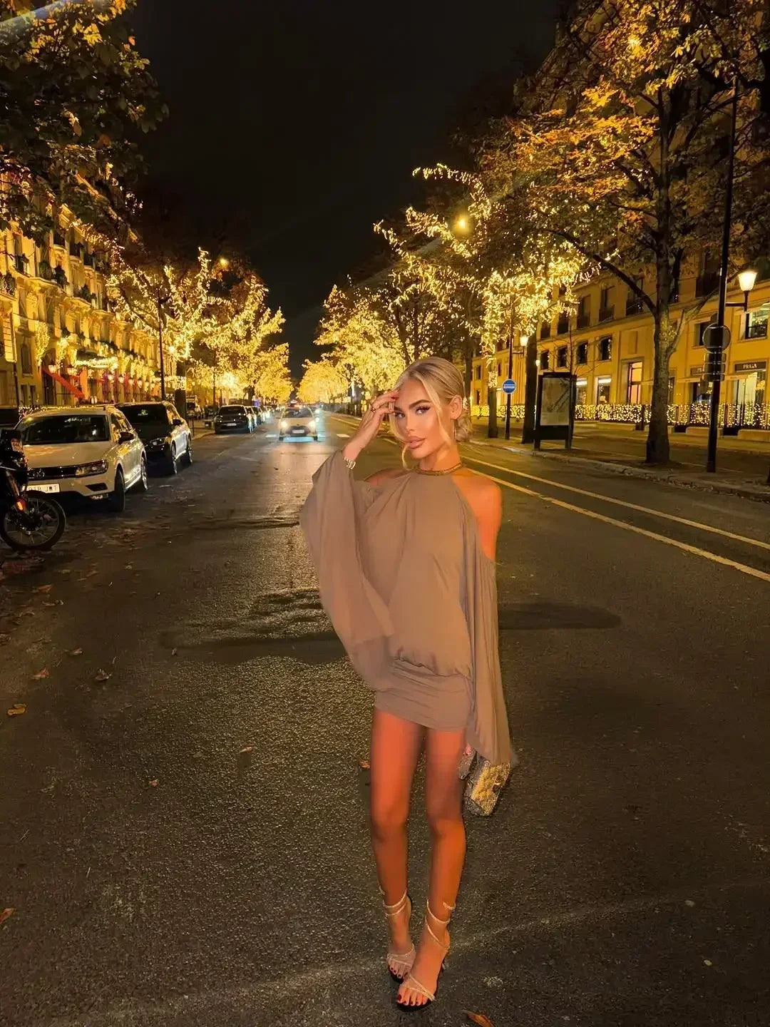 Abito Corto da Donna con Schiena Scoperta e Maniche a Pipistrello, Sexy e Chic, Tinta Unita, Spalle Scoperte, Aderente, Mini Vestito Primaverile, Novità 2026