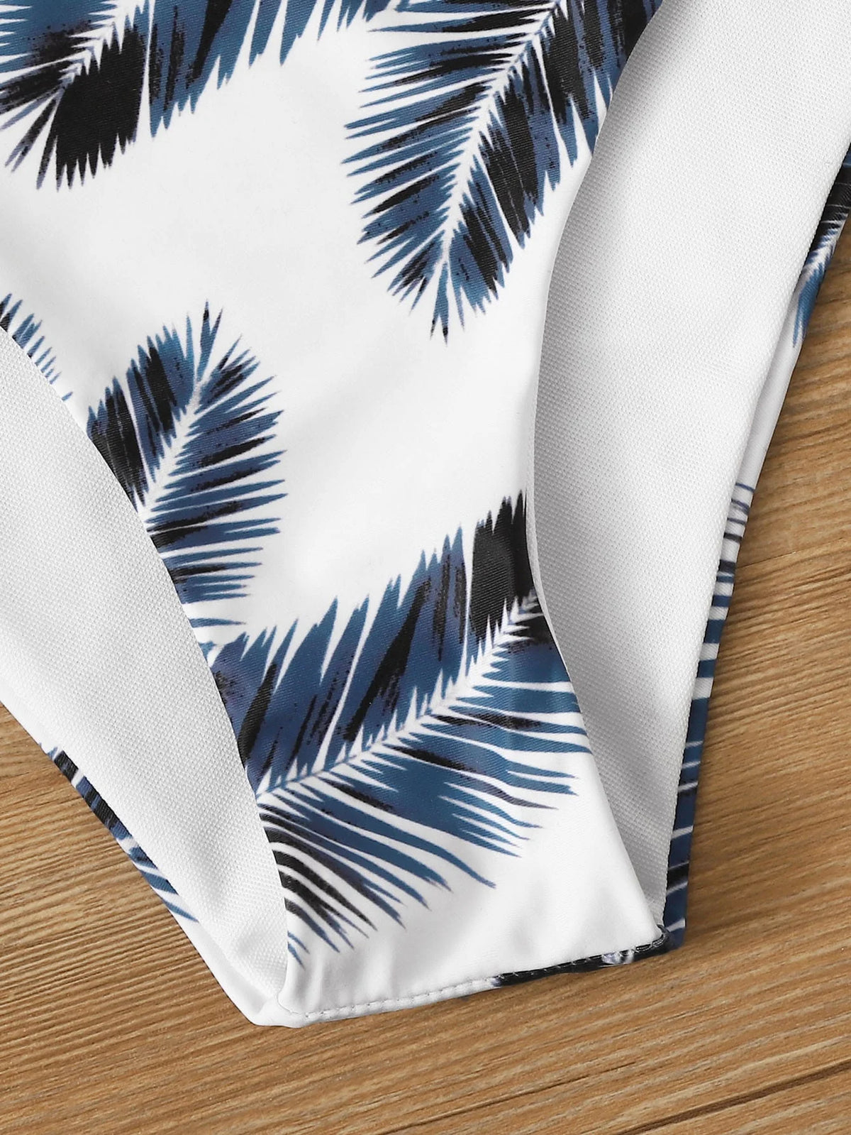 Damen-Wickel-Bikini-Set mit V-Ausschnitt – einfarbiges Oberteil und tropischer Palmenmuster-Slip, zweiteiliger High-Cut-Badeanzug mit Spaghettiträgern für den Strand
