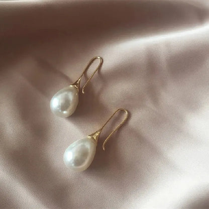 1 paio di orecchini di diamanti in vetro con perle d'imitazione d'amore in lega placcata oro di lusso leggero e vento freddo