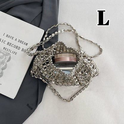 Borsa a tracolla intrecciata con perline fatta a mano di lusso francese leggera Borsa a tracolla versatile cava con design estivo in metallo 2025 per donna