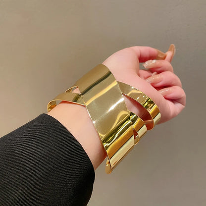 Bracciale in lega geometrica multistrato con anello in metallo per donna Accessori per gioielli da festa di lusso con anello da braccio stile esagerato e fresco