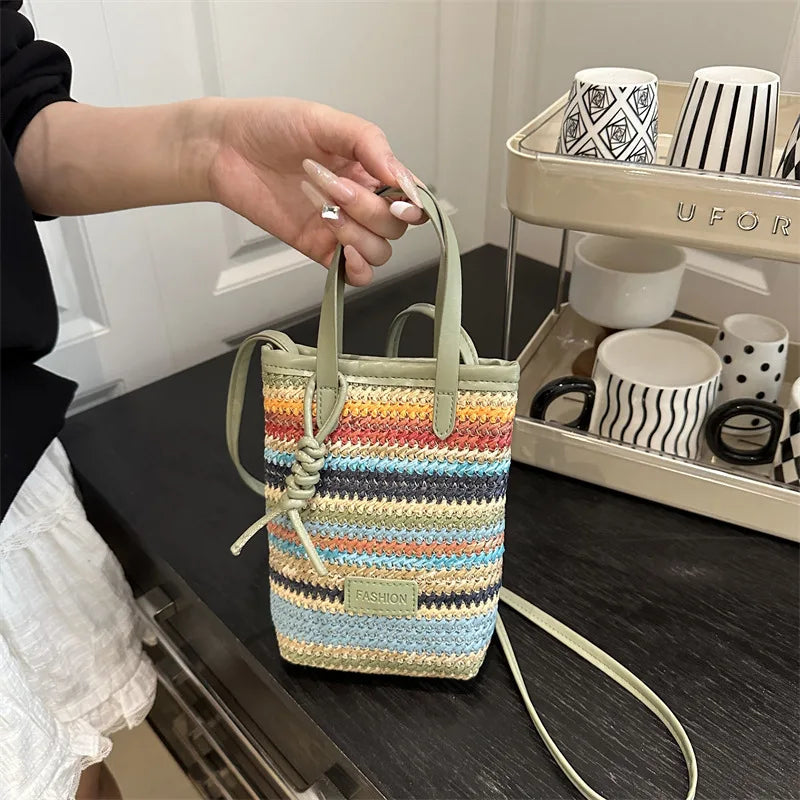 Borsa piccola da donna estiva nuova popolare versatile borsa a tracolla in paglia di colore a contrasto borsa a secchiello a tracolla moda casual
