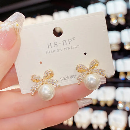 Orecchini a bottone con strass scintillanti e perle, gioielli di moda di lusso leggeri, regali per donne, matrimonio, compleanno