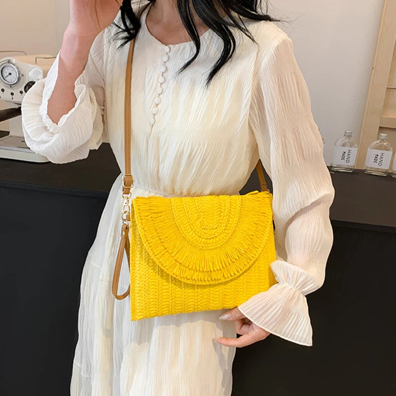 Pochette in paglia intrecciata fatta a mano Borsa in tinta unita Borsa da donna con patta estiva Bohe Portafogli da spiaggia Borsa a tracolla