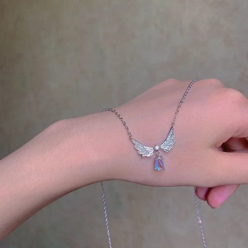 Collane con ciondolo a forma di cuore con ali d'angelo Colore argento 5A Cubic Zirconia Stile minimalista Catena clavicola Gioielli per donne e ragazze