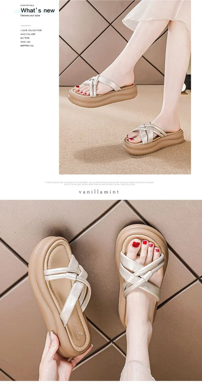 Neue Sommer-Arrivals: Sandalen und Badelatschen, modisch, atmungsaktiv, rutschfest, leicht, lässig, für drinnen und draußen, Strand und Alltag