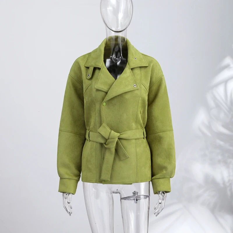 Giacche Eleganti in Camoscio Verde con Lacci per Donne, Modello Ampio con Colletto Alto, Cintura, Maniche Lunghe e Bottoni, Cappotti Autunno Inverno 2026 per Signore