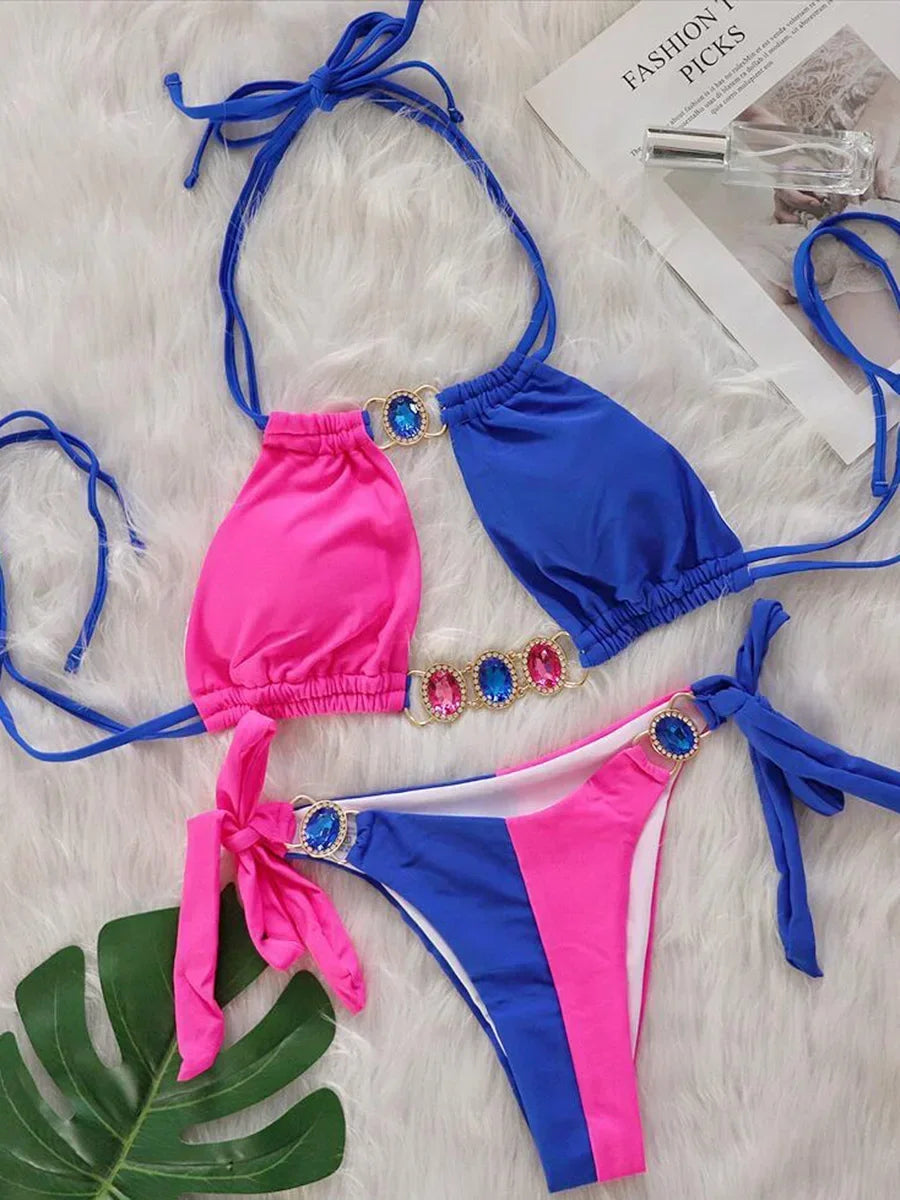 2026 Bikini da donna a due pezzi con scollo all'americana e inserti di diamanti, modello intagliato, costume da bagno da spiaggia