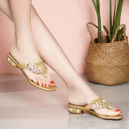 Nuove pantofole con diamanti d'acqua per capispalla estivi da donna, scarpe da spiaggia bohémien con tacco basso, infradito per le vacanze, sandali all'ingrosso