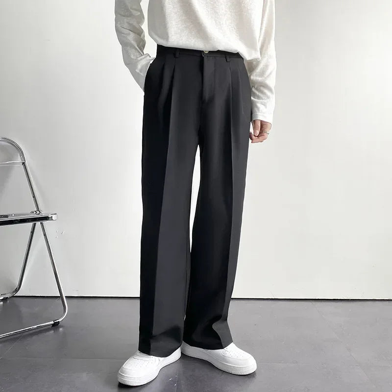2024 primavera autunno uomo alla moda bianco stile coreano pantaloni Casual strada drappeggiato dritto abito allentato pantaloni Casual maschile