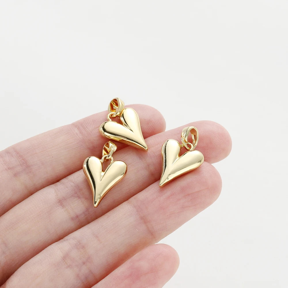 4 ciondoli a forma di cuore di pesca piccoli placcati in oro 18 carati per la creazione di gioielli, orecchini fai da te, collane, accessori pendenti
