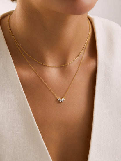 Collezione di collane da donna, Collana originale, Collana da donna con cuore in oro, Collana con pendente in zirconia scintillante, Regalo di gioielleria