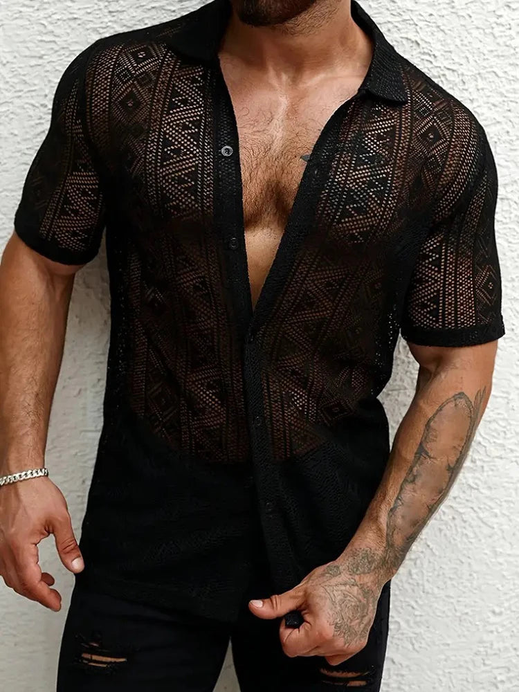2025 Camicie a rete da uomo alla moda estiva Elegante camicia a maniche corte scavata in rete da uomo per le vacanze Top cardigan in pizzo trasparente sexy