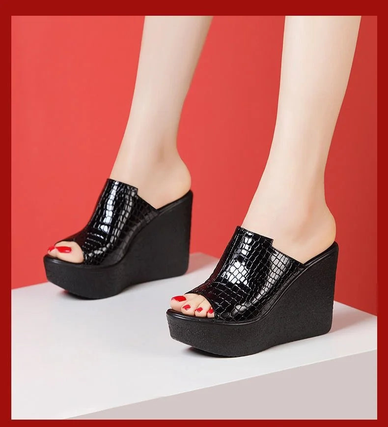 Sandali con Zeppa in Pelle Lucida Estivi da Donna, Misura Piccola 32-43, Tacco Alto 11cm, Ciabatte Eleganti per Ufficio e Modello, Collezione 2026