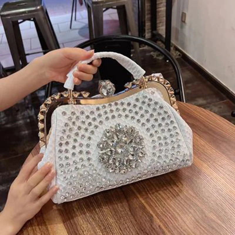 Borsa a tracolla di alta qualità da donna estate 2024 nuova borsa a tracolla di nicchia con texture esplosiva borsa di grande capacità tempestata di diamanti