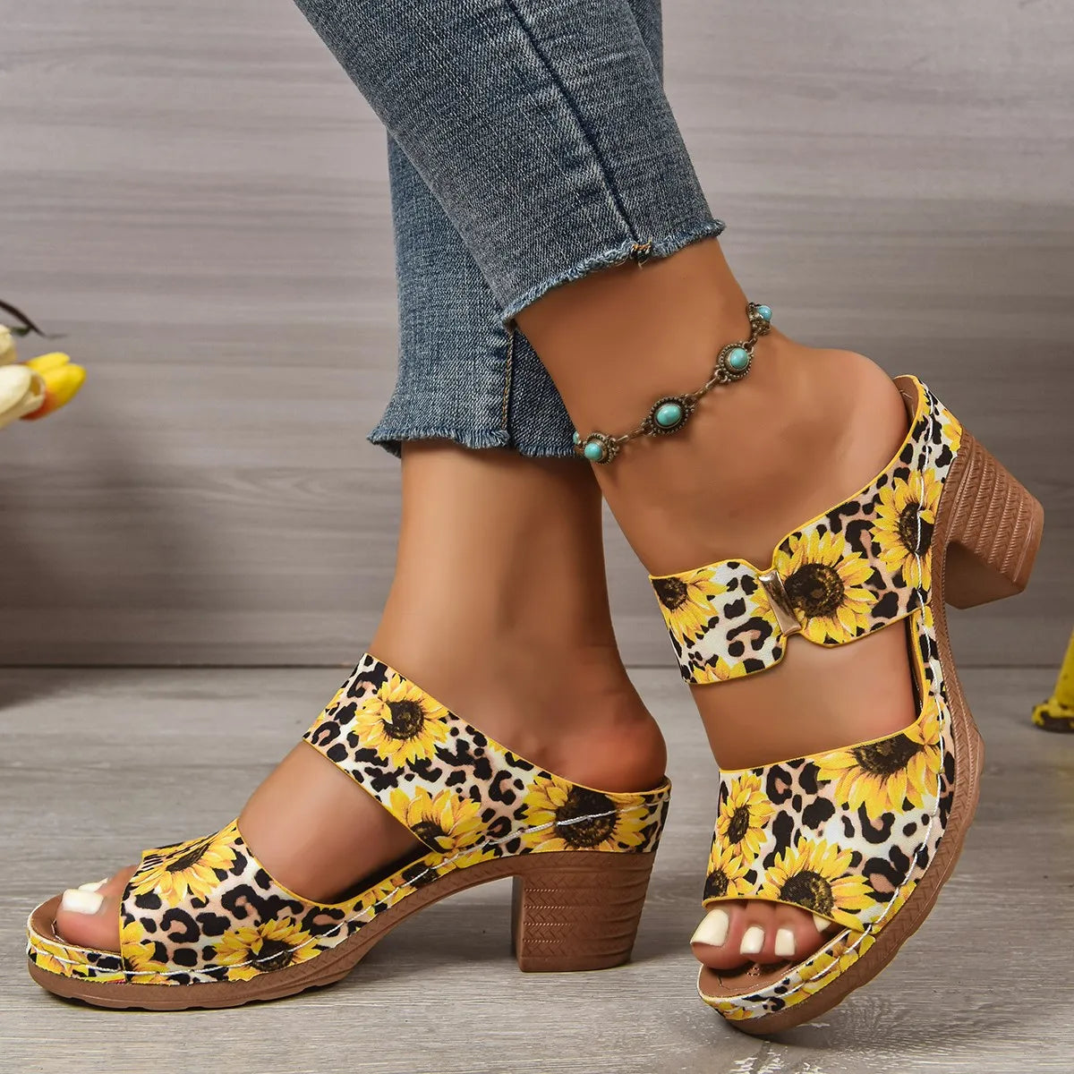 Sandales d'été légères à talons hauts pour femmes, nouvelles sandales élégantes à bout ouvert et talon épais, mules décontractées à bride arrière pour femmes 2026